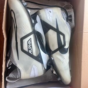 Nike Alpha Menace Elite 3  Men's White and Black Athletic Cleats
